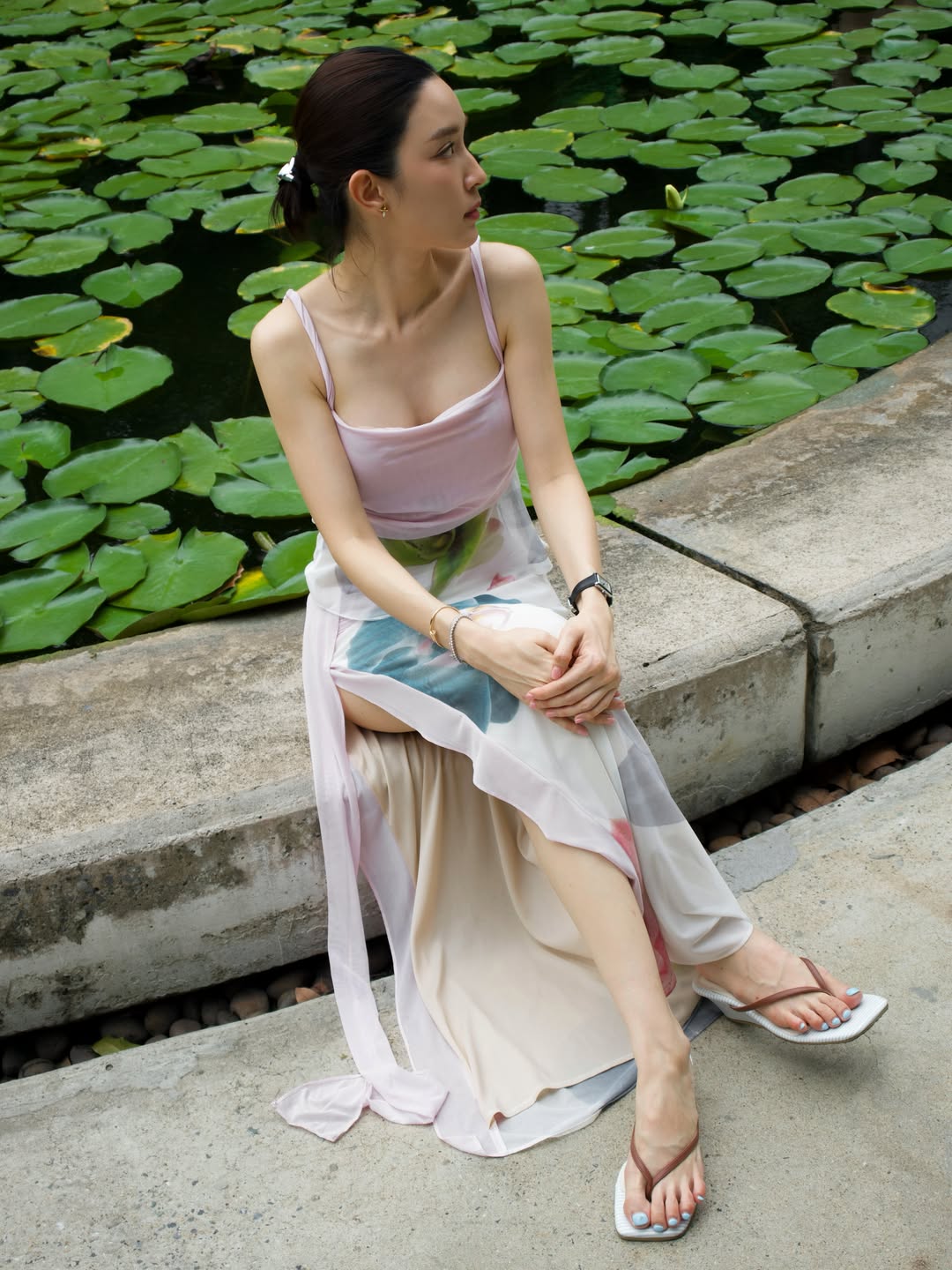 โม - มนชนก แสงฉายเพียงเพ็ญ