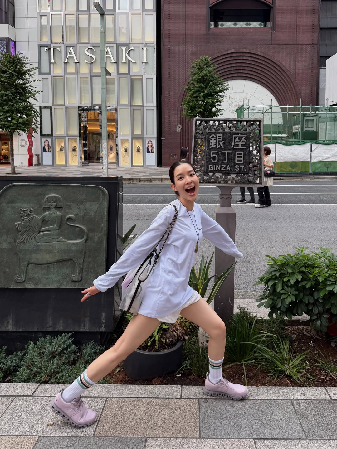 โม - มนชนก แสงฉายเพียงเพ็ญ