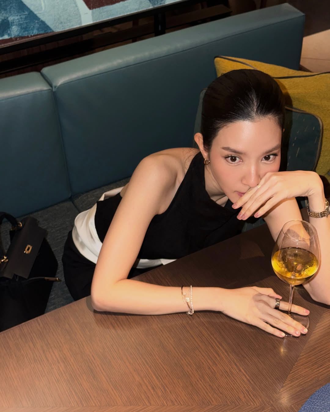 โม - มนชนก แสงฉายเพียงเพ็ญ