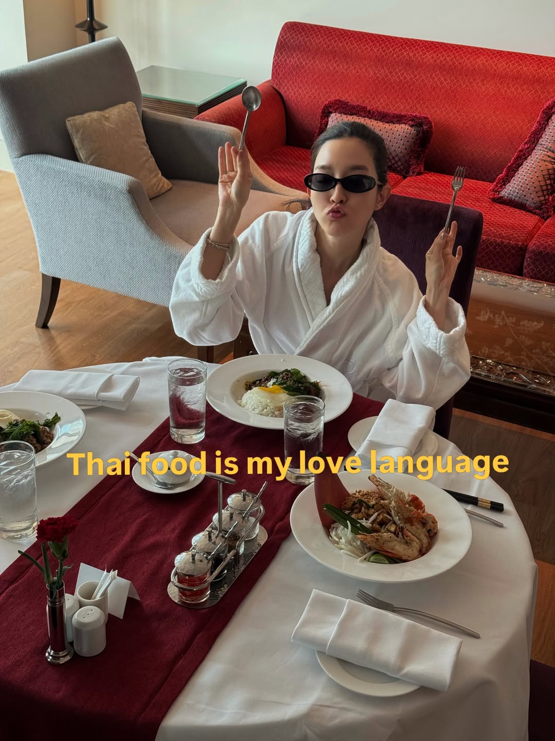 โม - มนชนก แสงฉายเพียงเพ็ญ