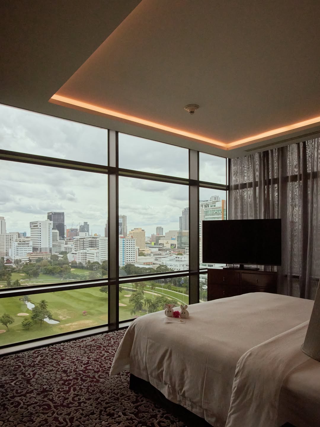 โม - มนชนก แสงฉายเพียงเพ็ญ