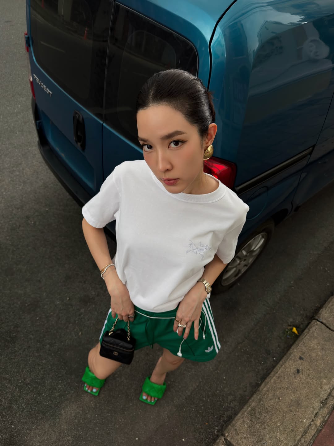 โม - มนชนก แสงฉายเพียงเพ็ญ