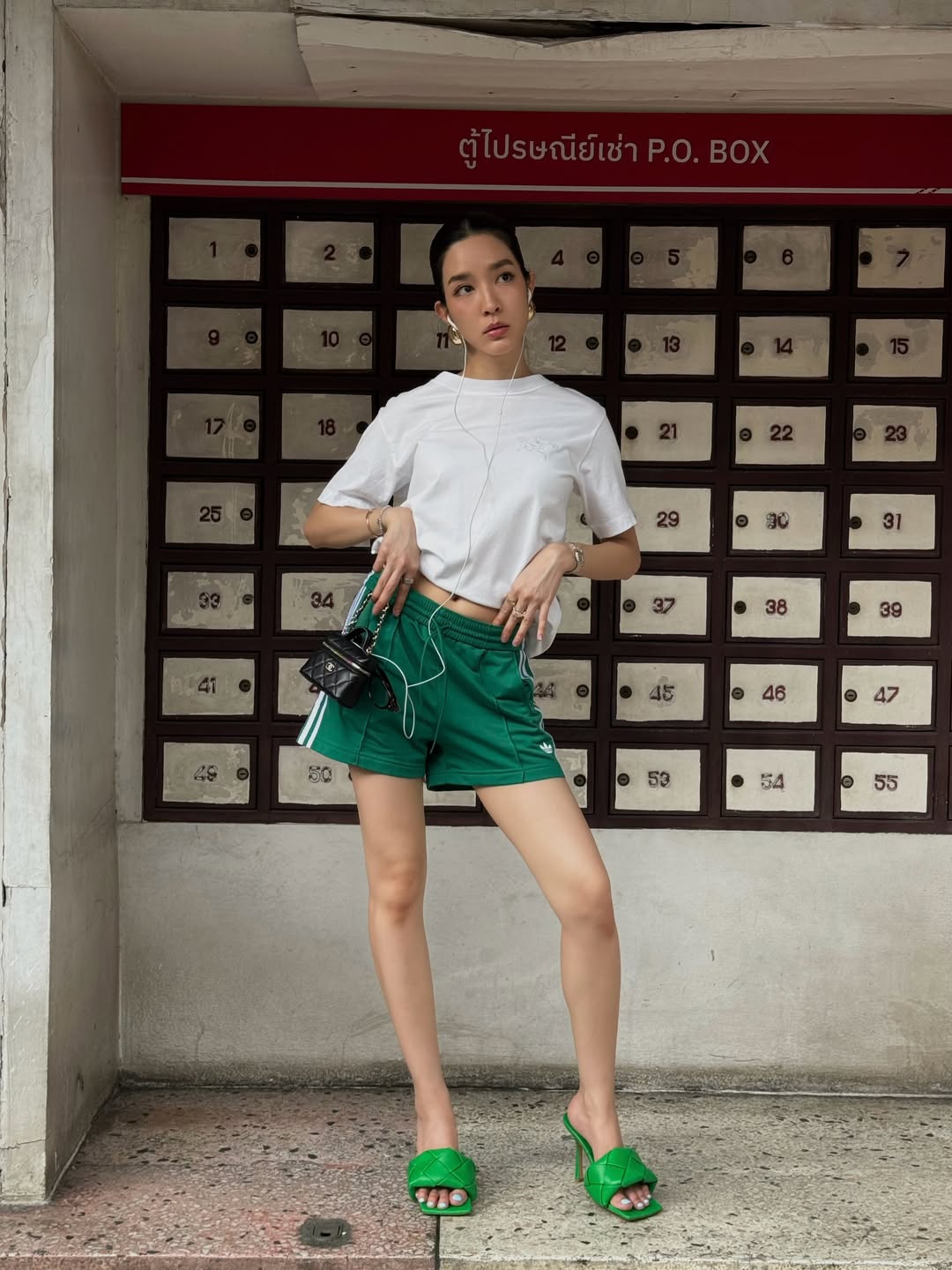 โม - มนชนก แสงฉายเพียงเพ็ญ