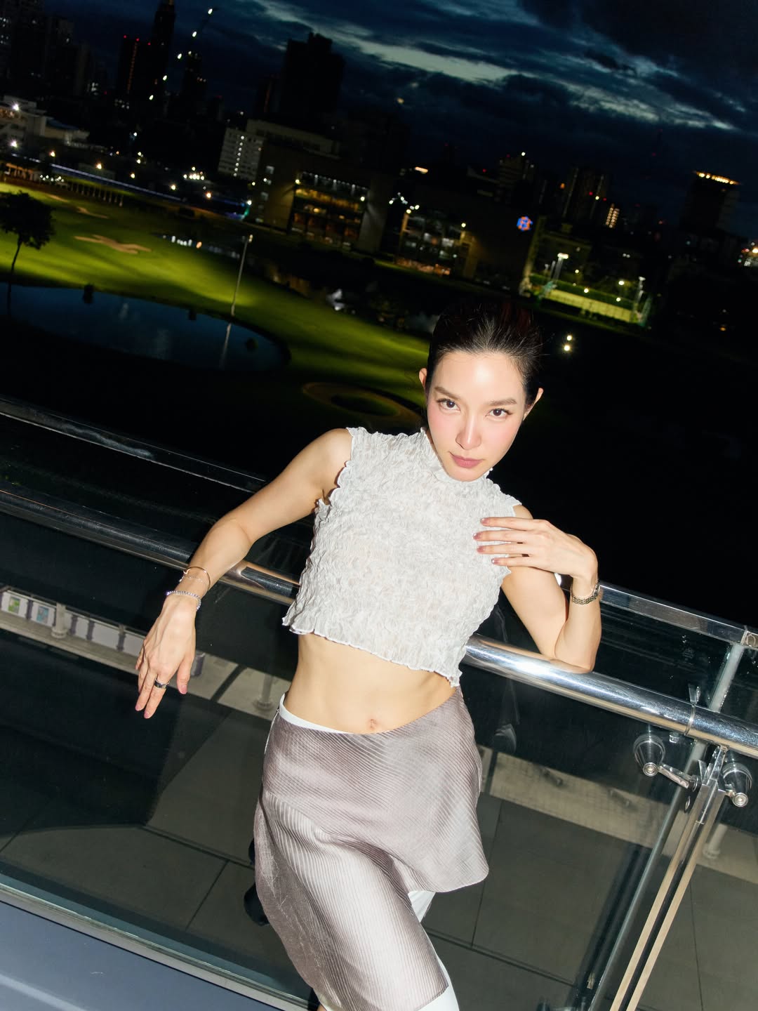 โม - มนชนก แสงฉายเพียงเพ็ญ