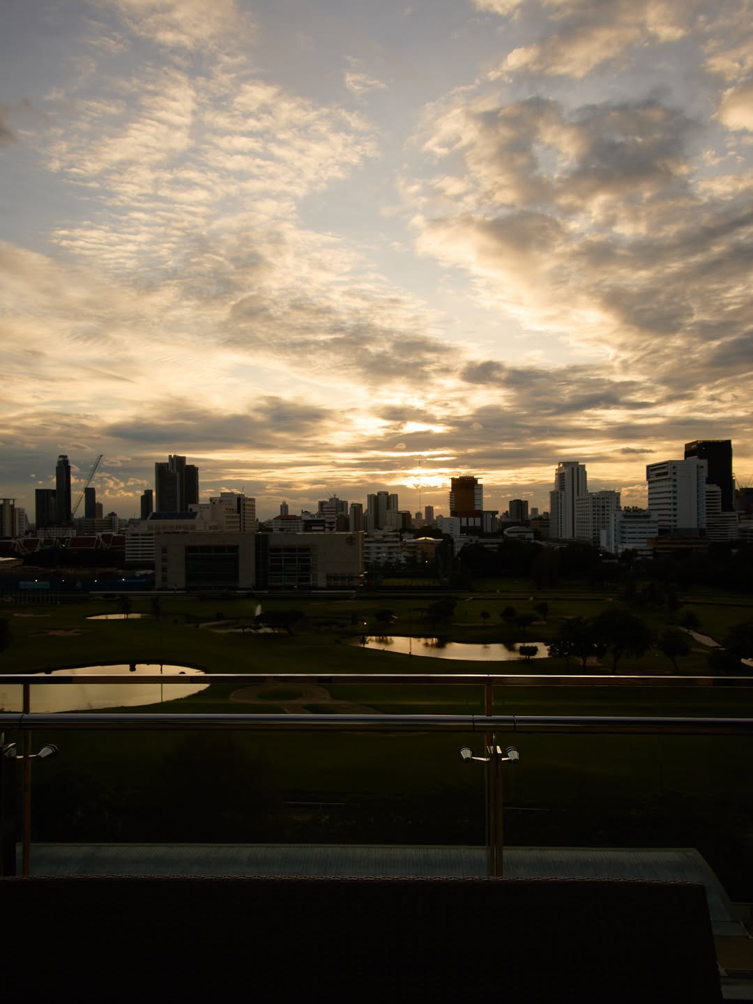 โม - มนชนก แสงฉายเพียงเพ็ญ