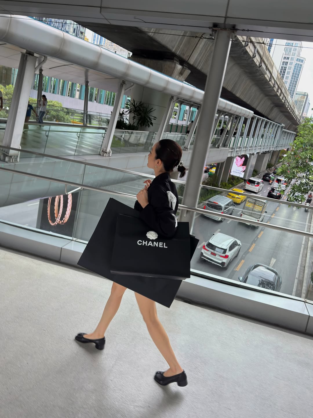 โม - มนชนก แสงฉายเพียงเพ็ญ