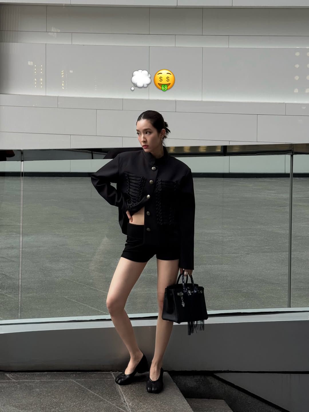 โม - มนชนก แสงฉายเพียงเพ็ญ