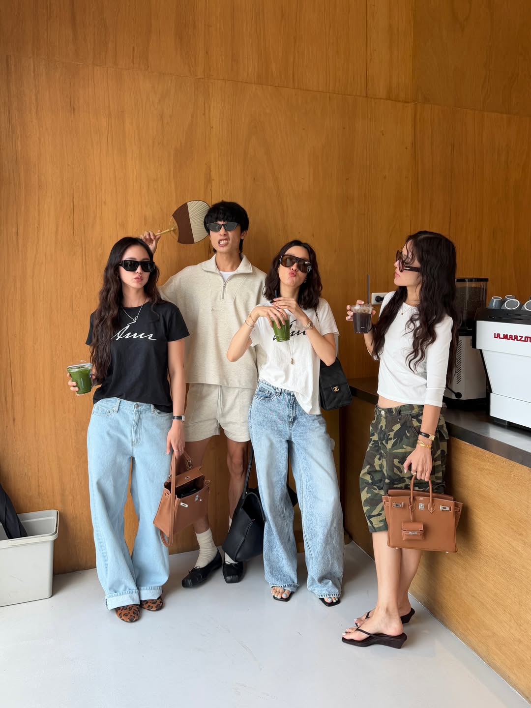 โม - มนชนก แสงฉายเพียงเพ็ญ