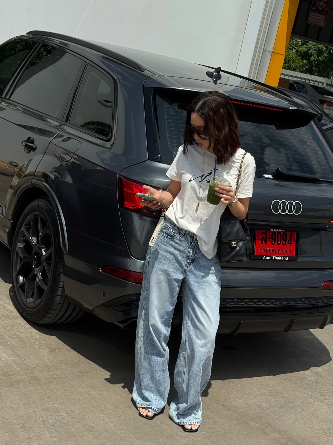 โม - มนชนก แสงฉายเพียงเพ็ญ