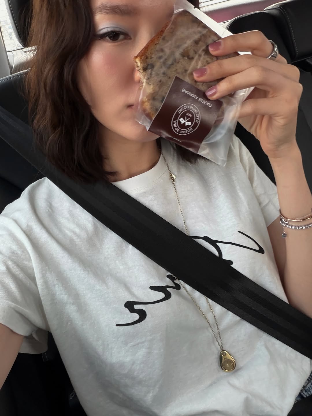 โม - มนชนก แสงฉายเพียงเพ็ญ