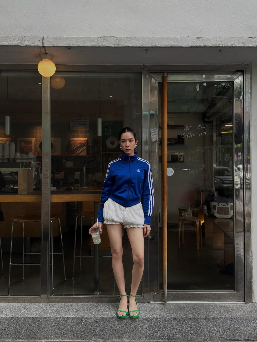 โม - มนชนก แสงฉายเพียงเพ็ญ