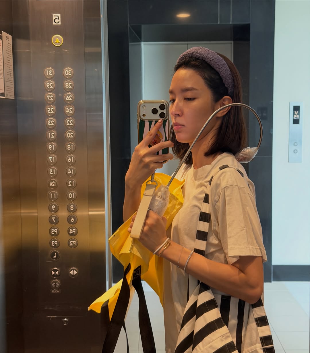 โม - มนชนก แสงฉายเพียงเพ็ญ