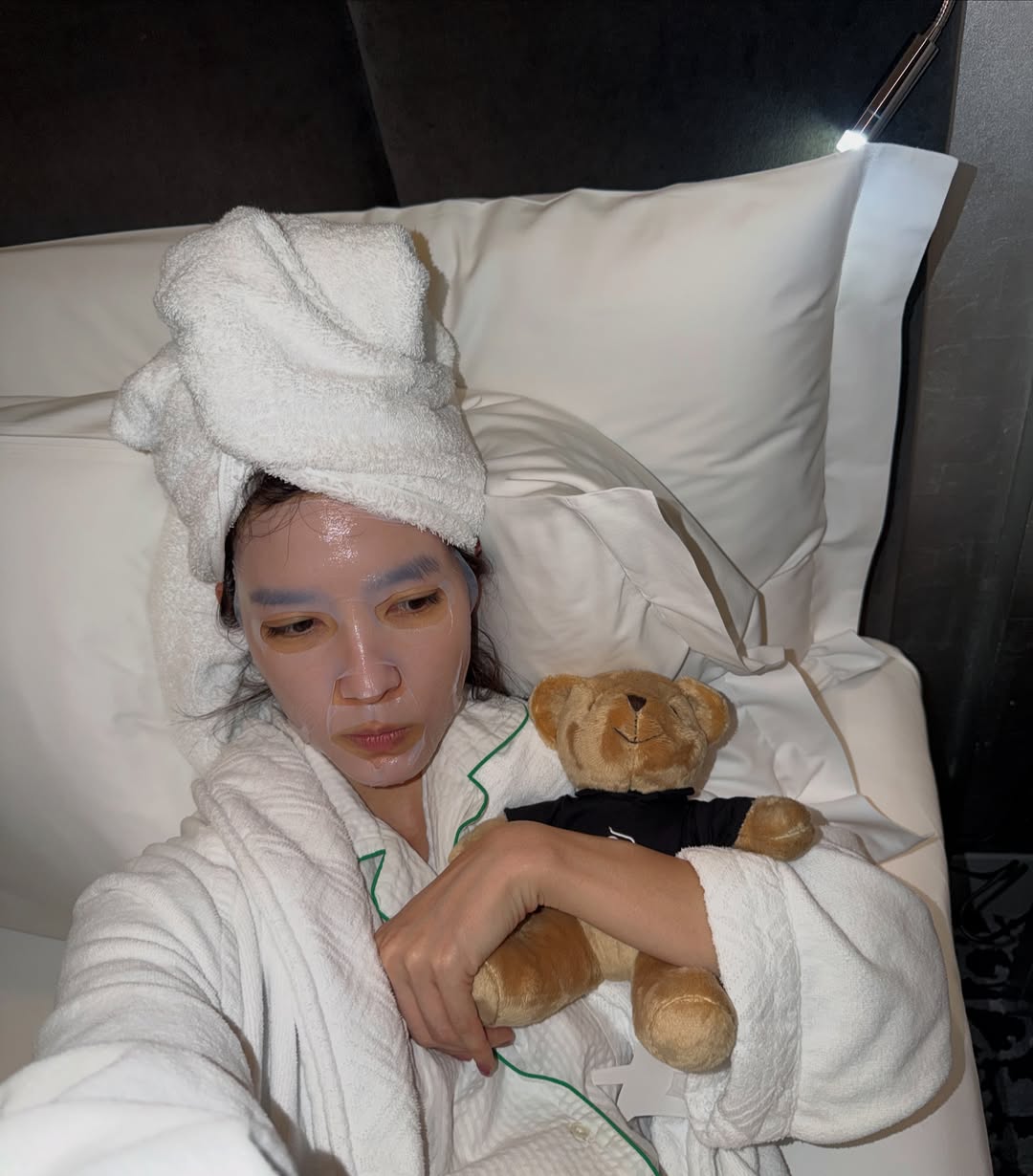 โม - มนชนก แสงฉายเพียงเพ็ญ