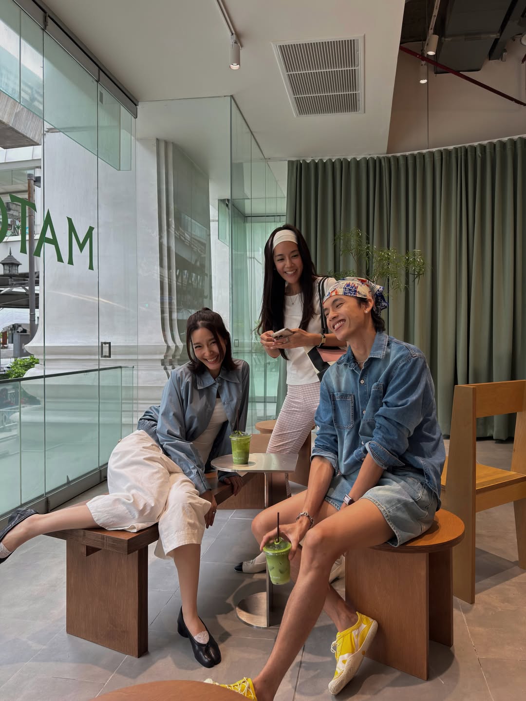 โม - มนชนก แสงฉายเพียงเพ็ญ