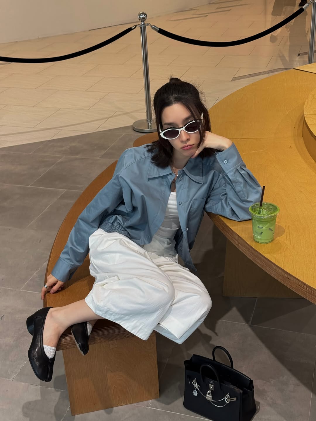 โม - มนชนก แสงฉายเพียงเพ็ญ