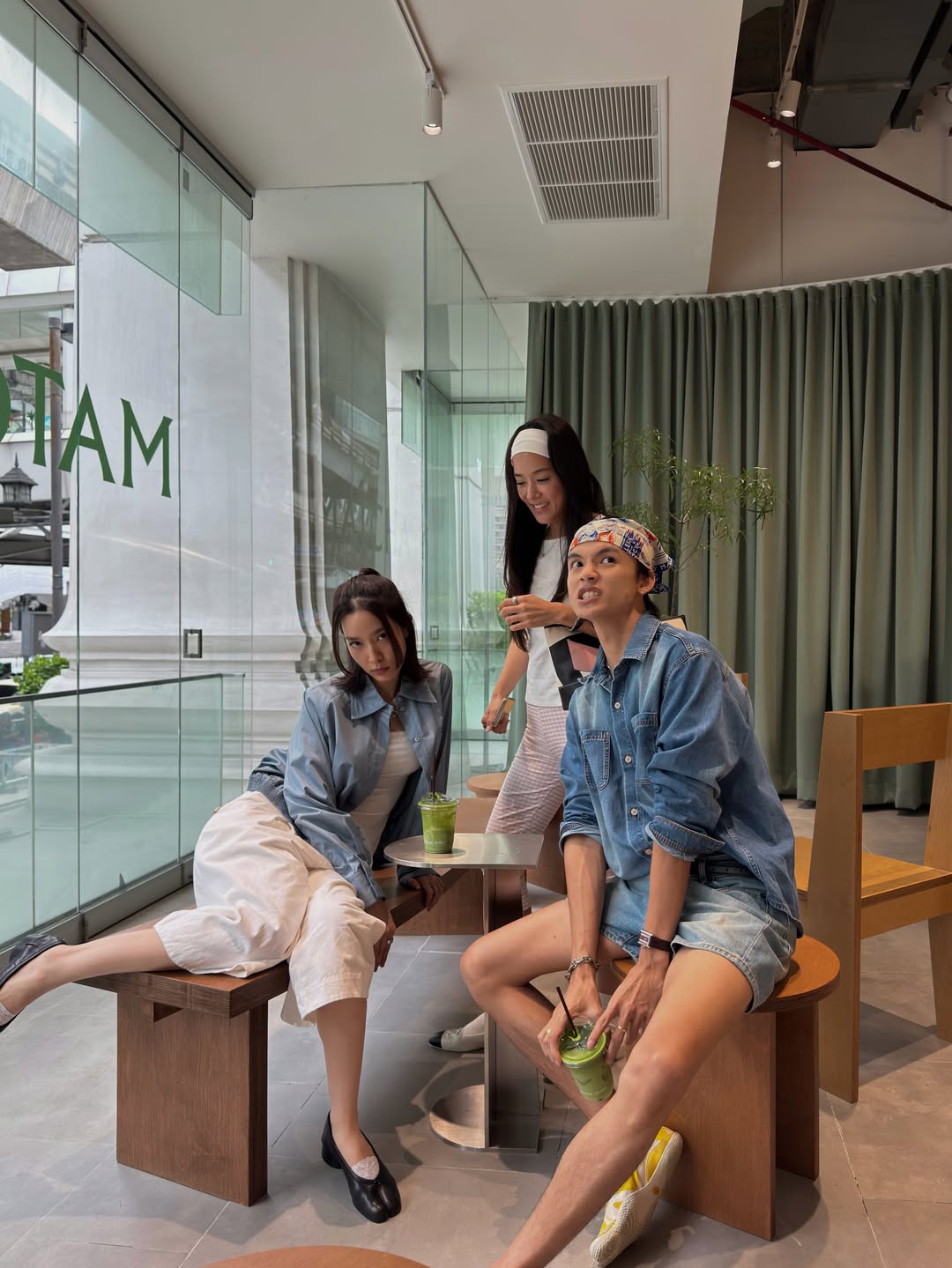 โม - มนชนก แสงฉายเพียงเพ็ญ