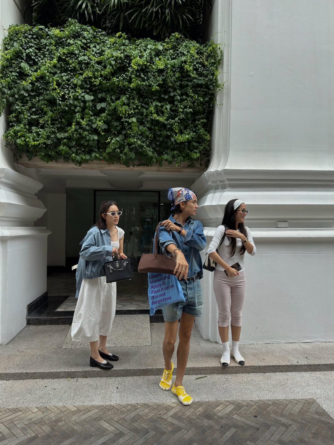โม - มนชนก แสงฉายเพียงเพ็ญ