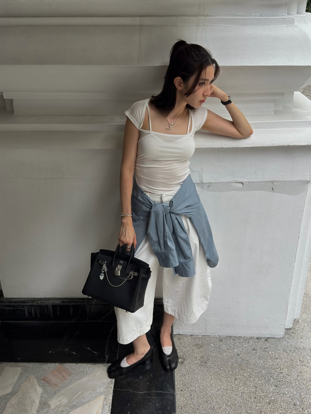 โม - มนชนก แสงฉายเพียงเพ็ญ