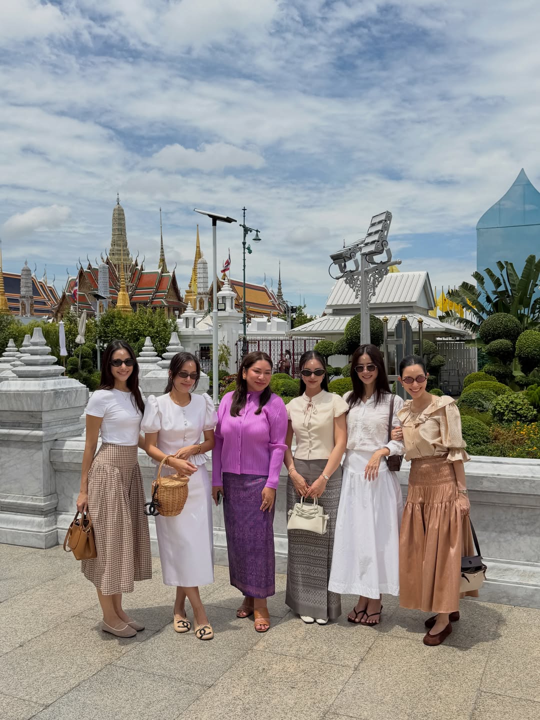 โม - มนชนก แสงฉายเพียงเพ็ญ