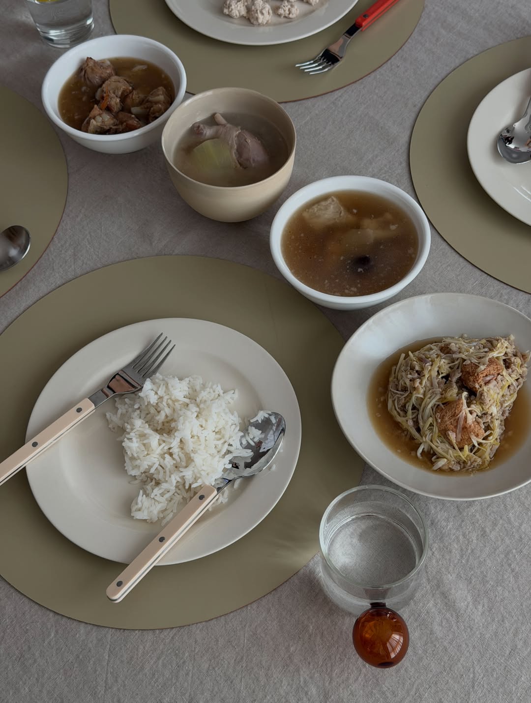 โม - มนชนก แสงฉายเพียงเพ็ญ