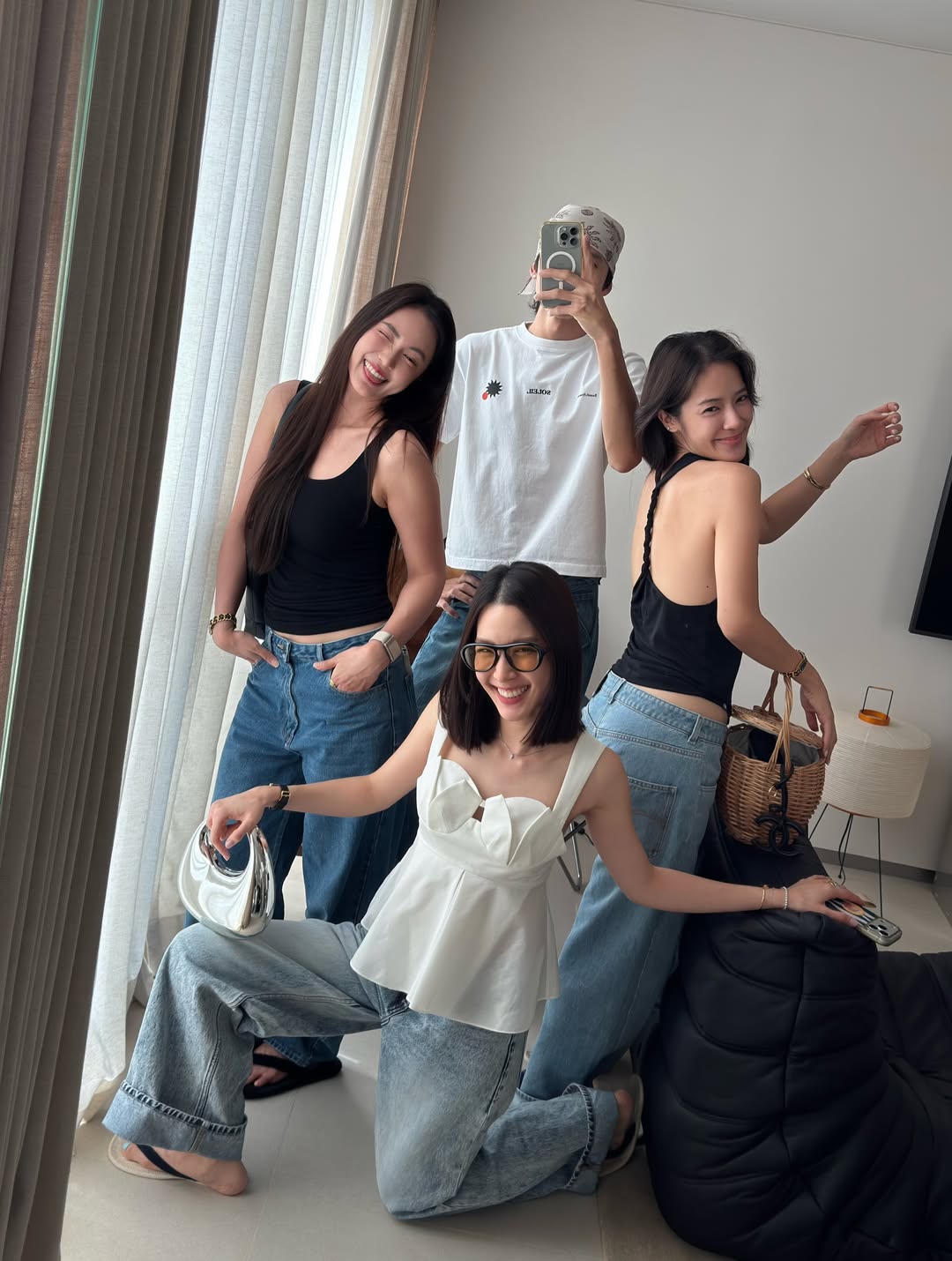 โม - มนชนก แสงฉายเพียงเพ็ญ
