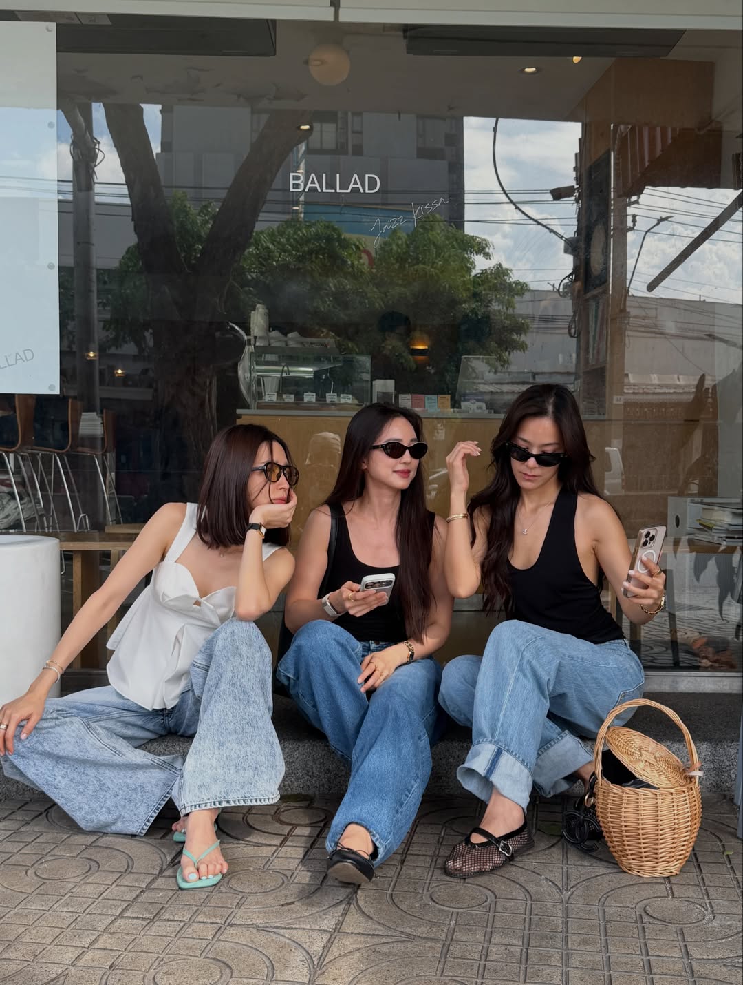 โม - มนชนก แสงฉายเพียงเพ็ญ