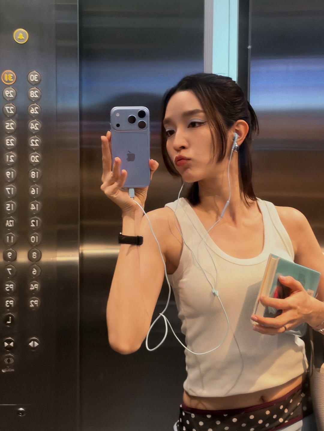 โม - มนชนก แสงฉายเพียงเพ็ญ