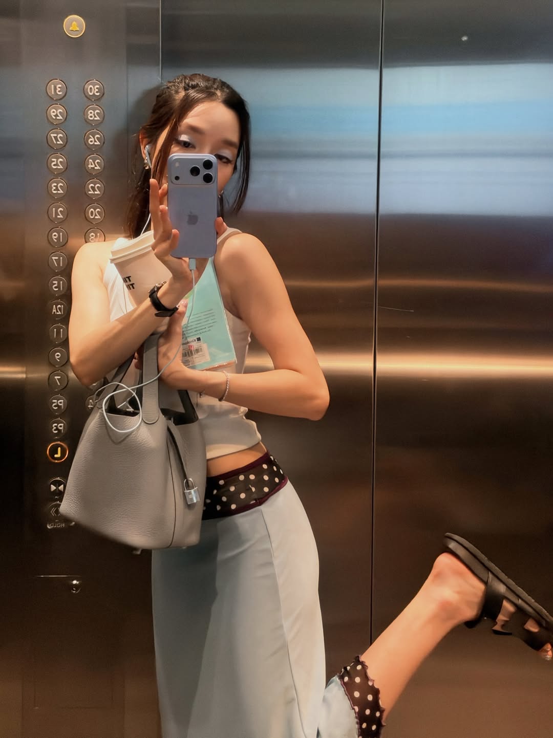 โม - มนชนก แสงฉายเพียงเพ็ญ