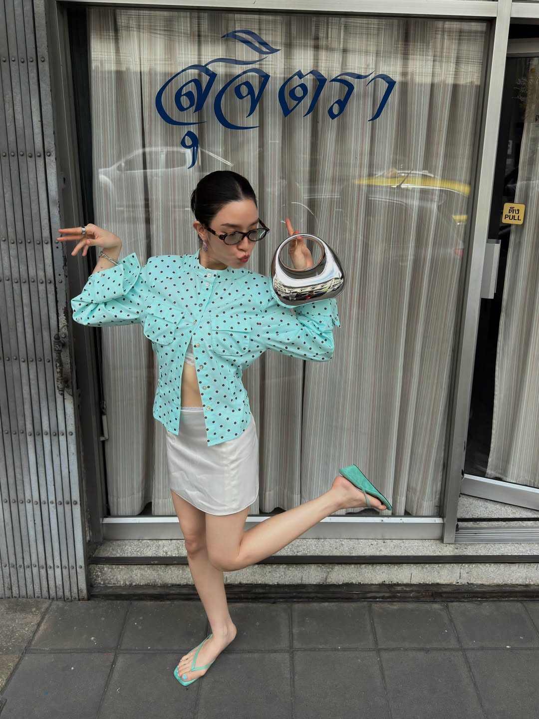 โม - มนชนก แสงฉายเพียงเพ็ญ