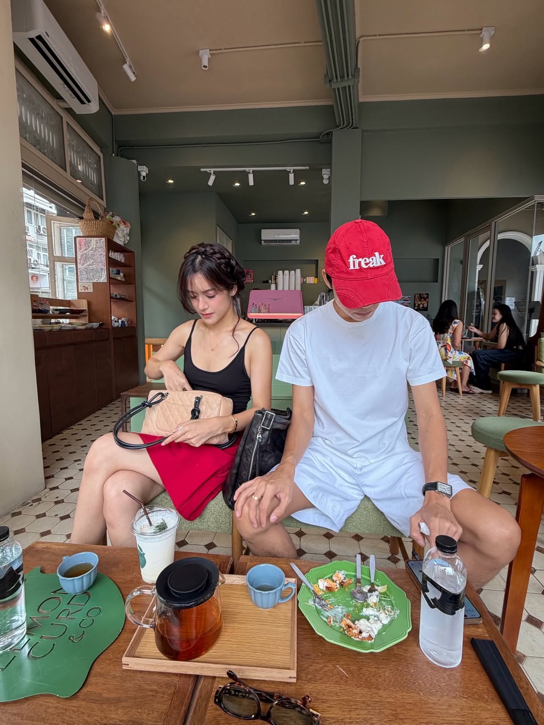 โม - มนชนก แสงฉายเพียงเพ็ญ