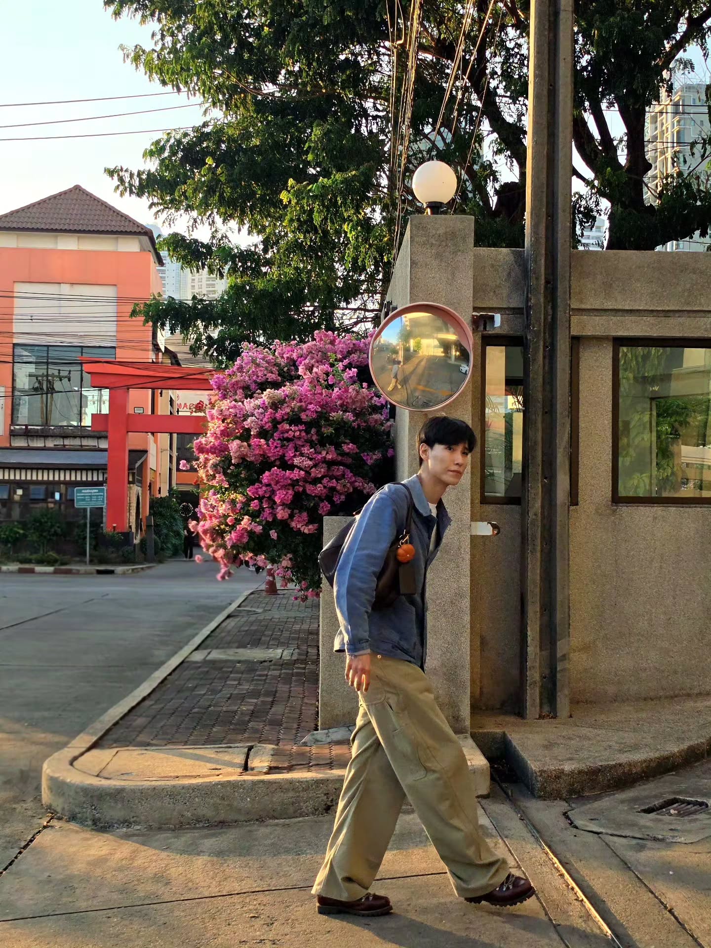 จูเนียร์ - ปณชัย ศรีอาริยะรุ่งเรือง