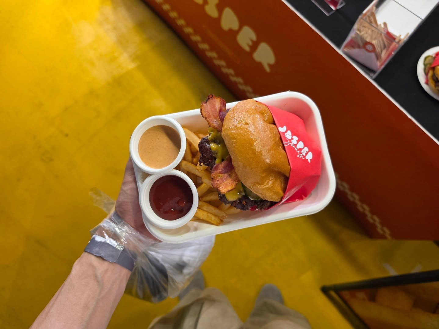 จูเนียร์ - ปณชัย ศรีอาริยะรุ่งเรือง