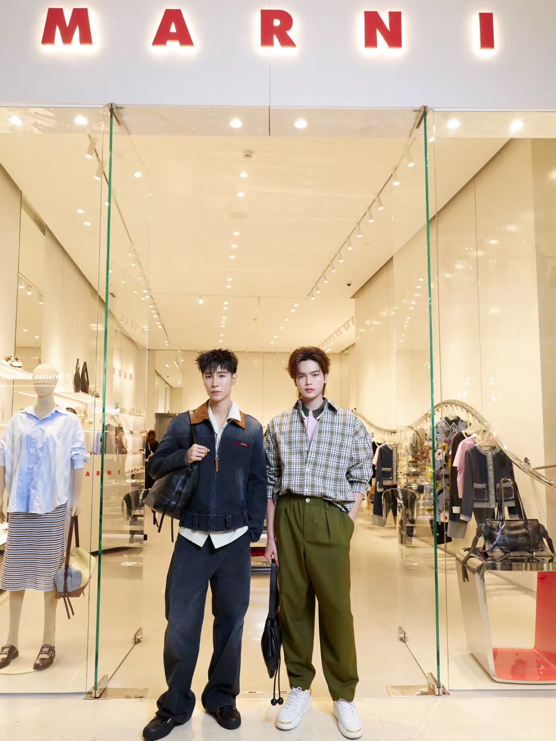 จูเนียร์ - ปณชัย ศรีอาริยะรุ่งเรือง