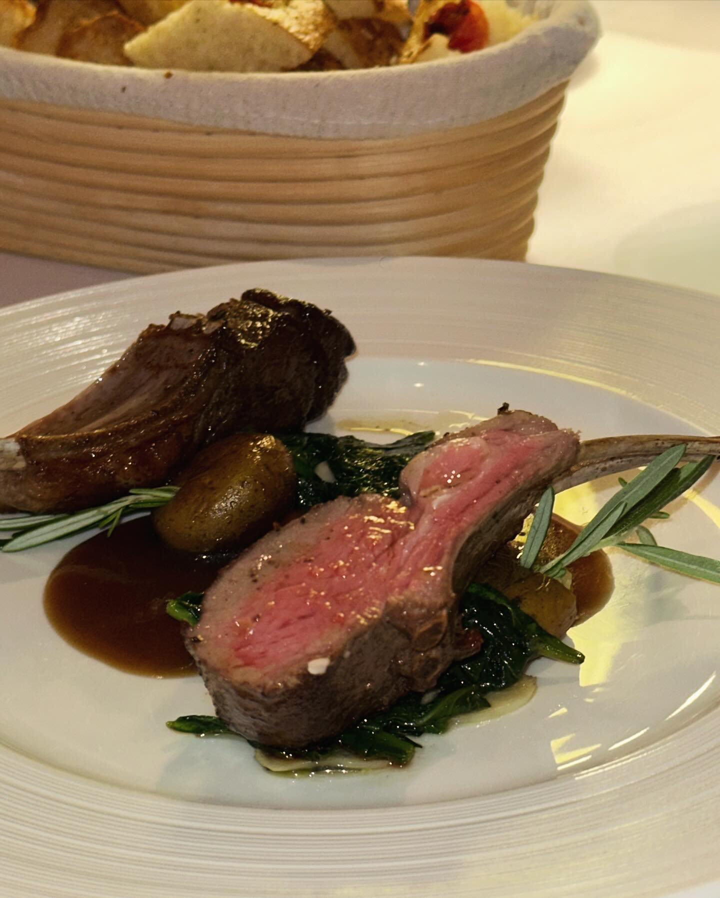 ไอซ์ - อมีนา กูล