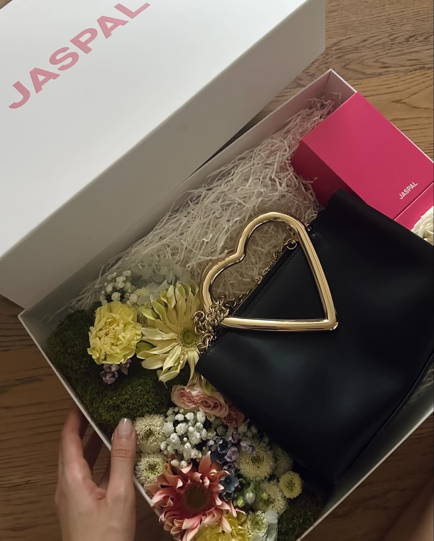 ไอซ์ - อมีนา กูล