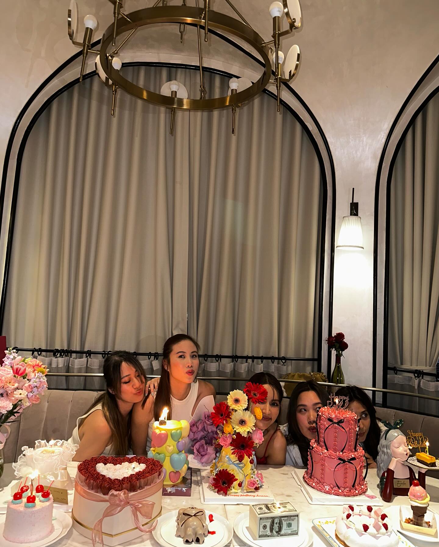 ไอซ์ - อมีนา กูล