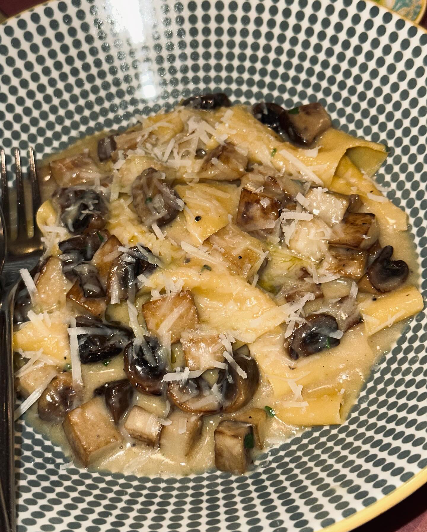 ไอซ์ - อมีนา กูล