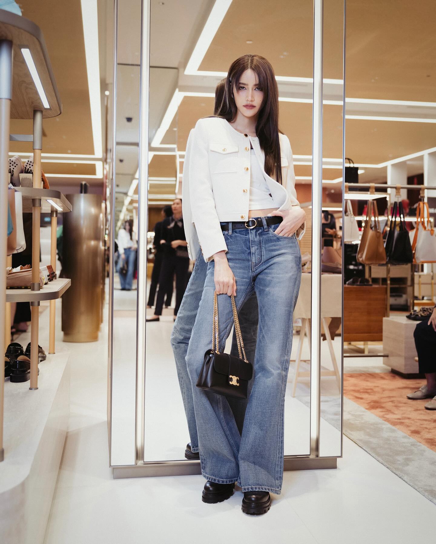 ไอซ์ - อมีนา กูล