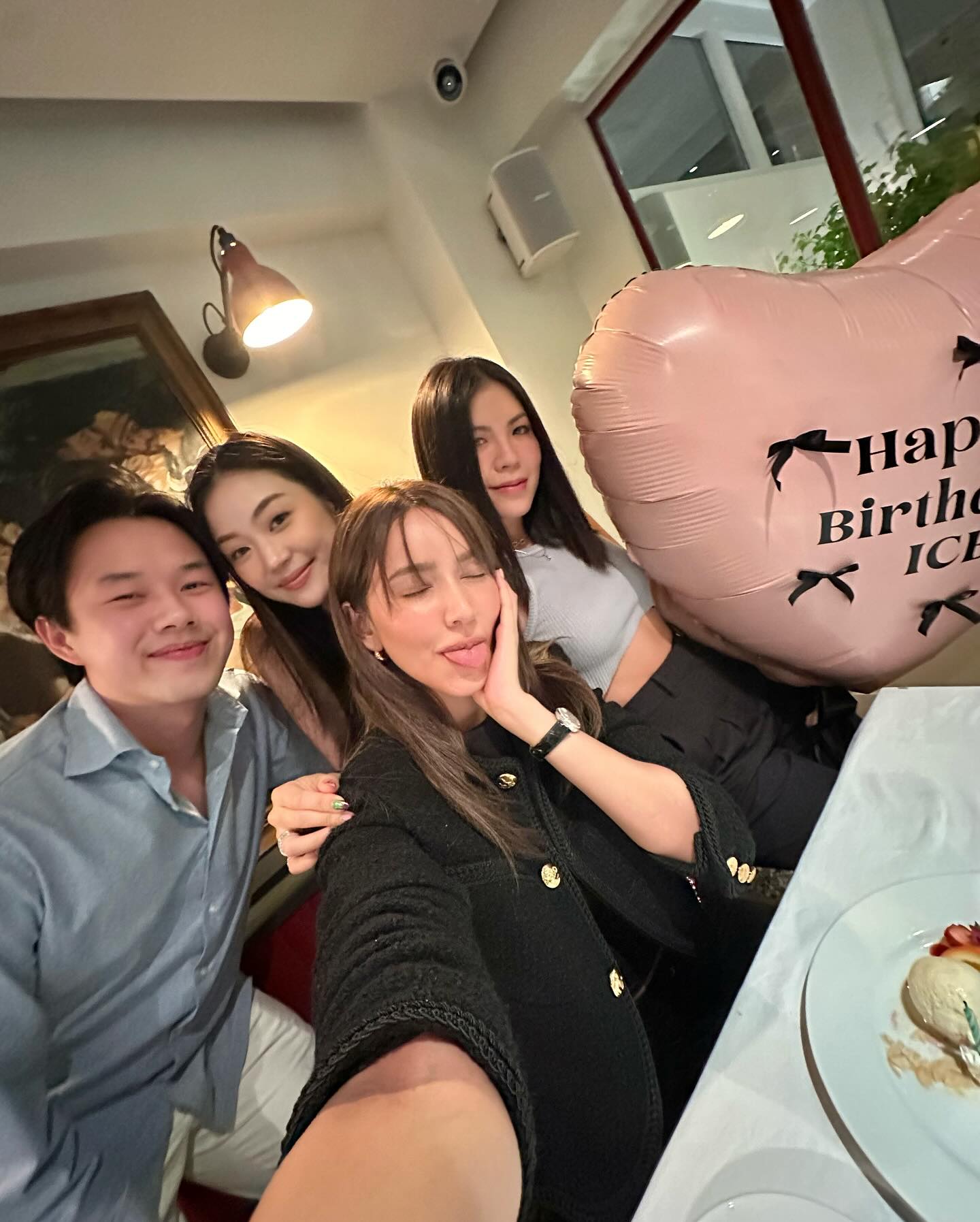 ไอซ์ - อมีนา กูล