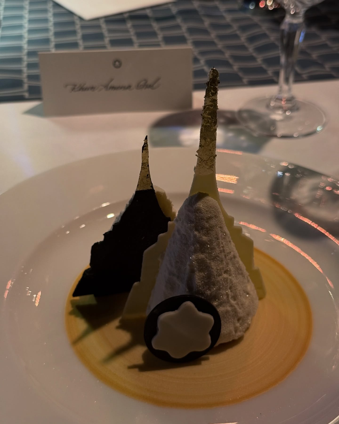 ไอซ์ - อมีนา กูล