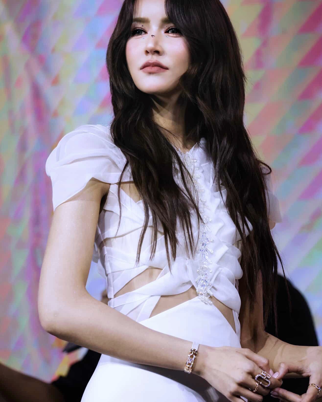 ไอซ์ - อมีนา กูล