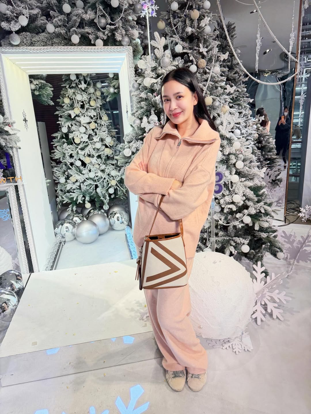 เบนซ์ - ปุณยาพร พูลพิพัฒน์