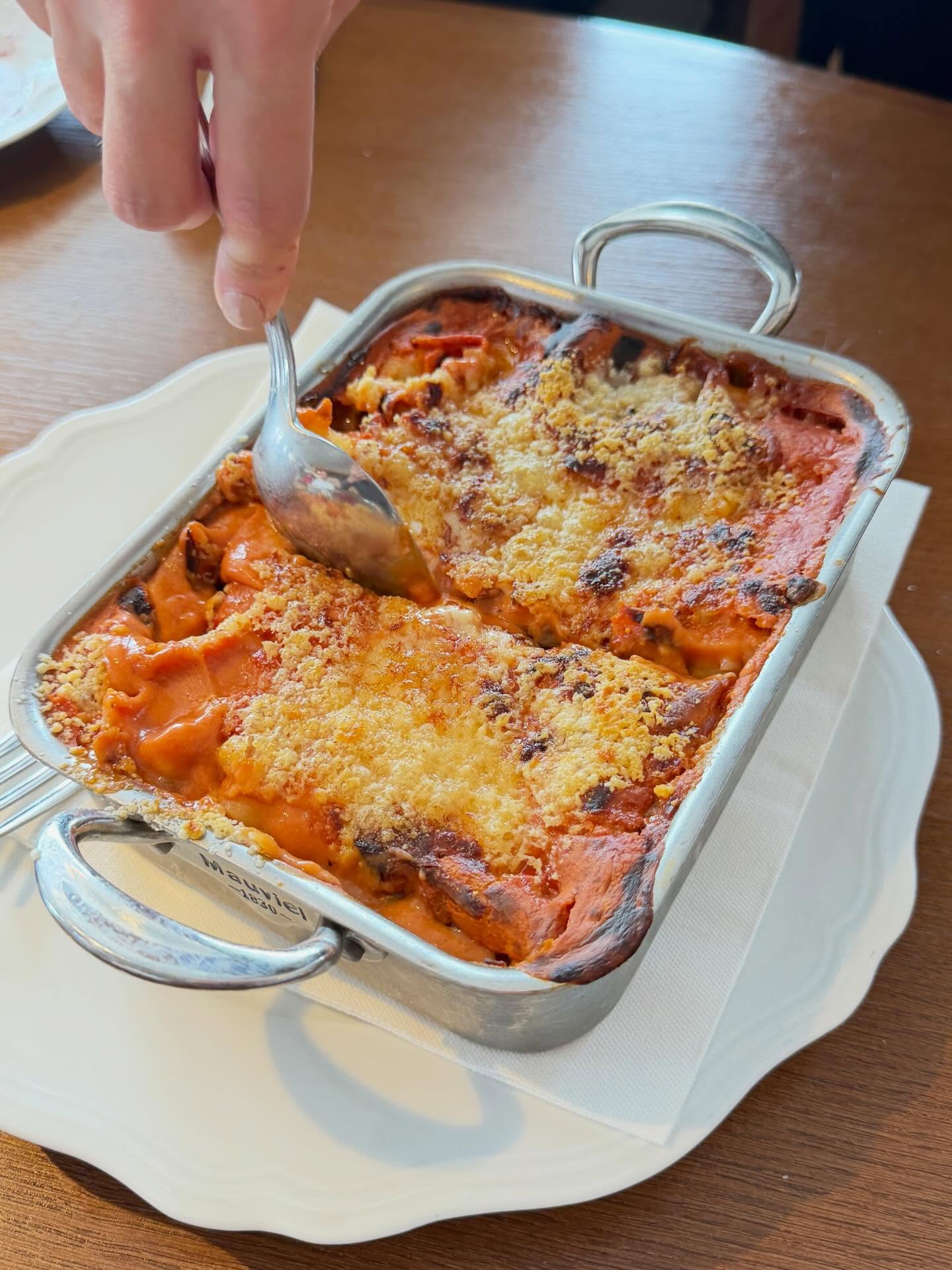 เบนซ์ - ปุณยาพร พูลพิพัฒน์