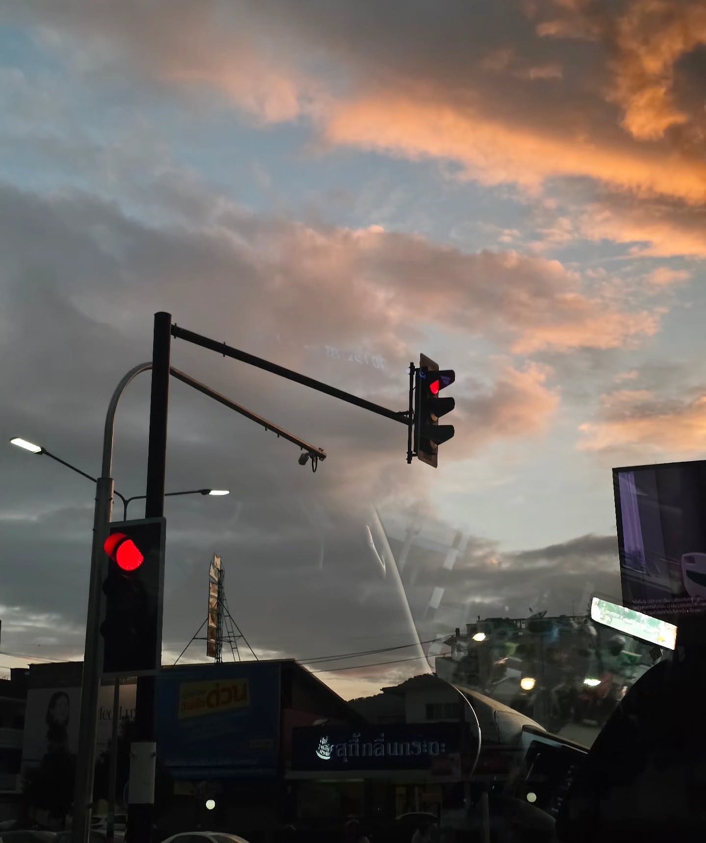 เต - ตะวัน วิหครัตน์