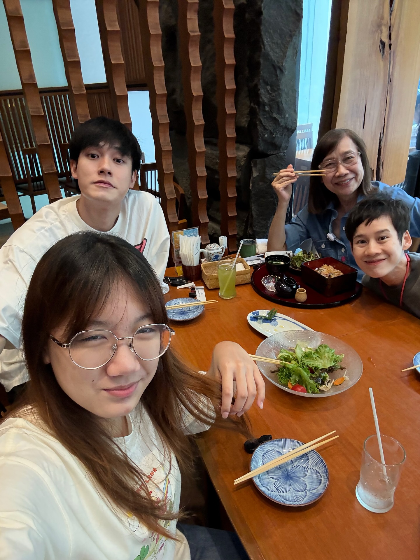 หน่อง - ธนา ฉัตรบริรักษ์