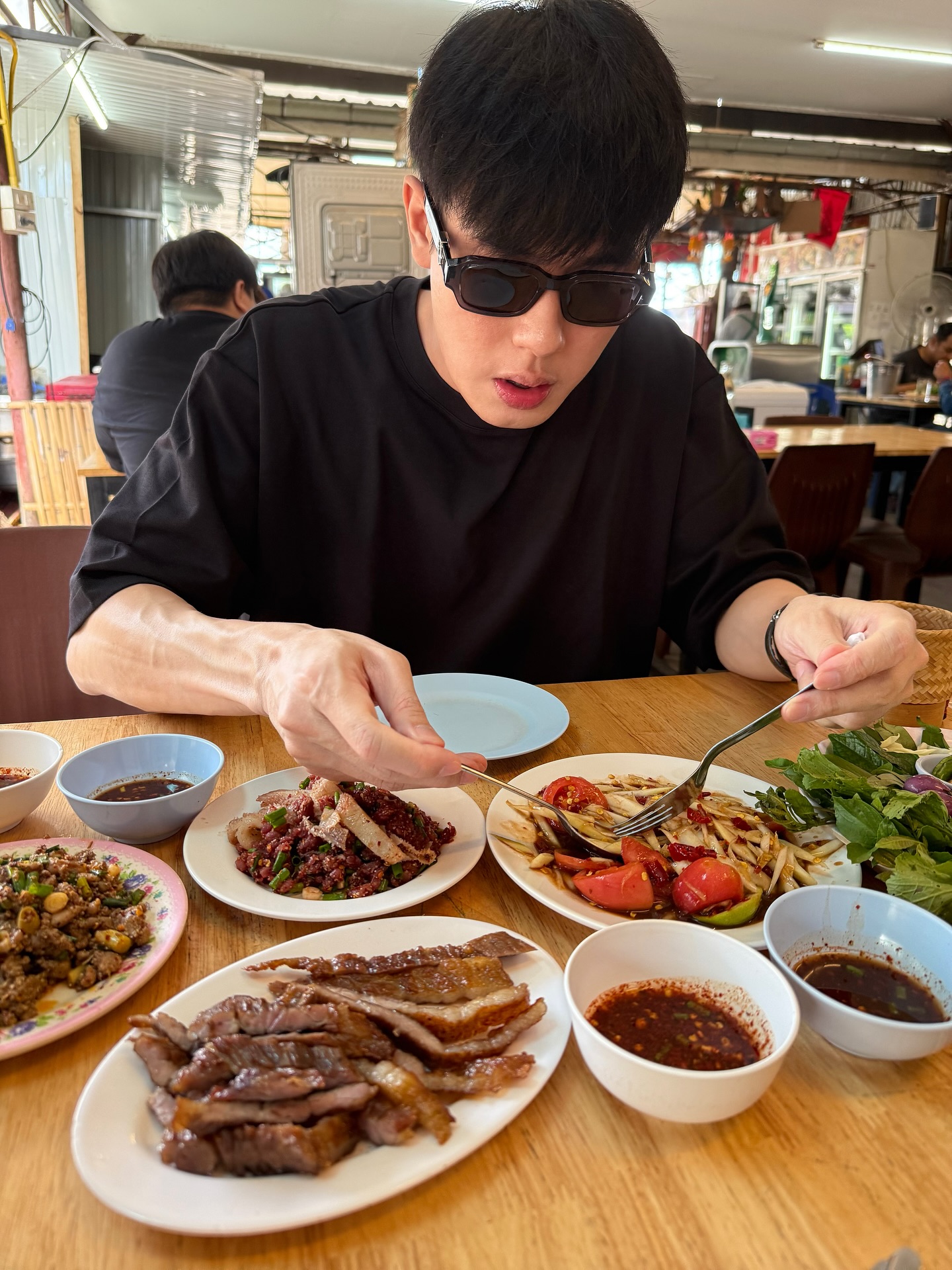 หน่อง - ธนา ฉัตรบริรักษ์