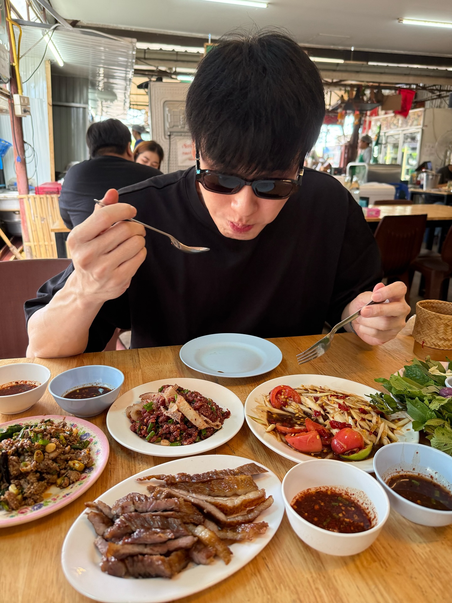 หน่อง - ธนา ฉัตรบริรักษ์