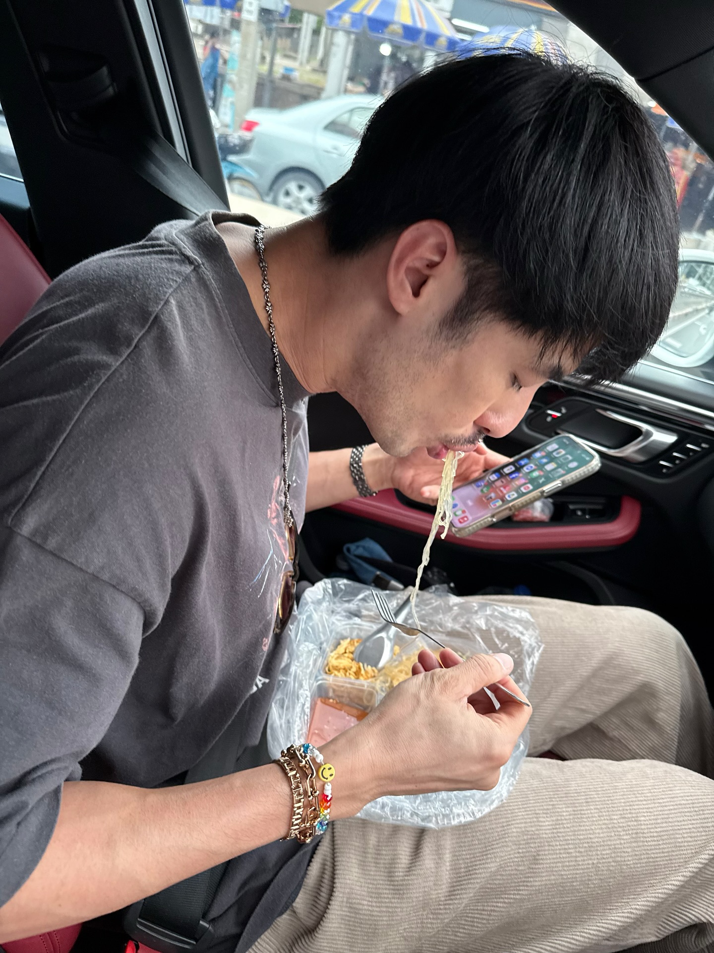 หน่อง - ธนา ฉัตรบริรักษ์