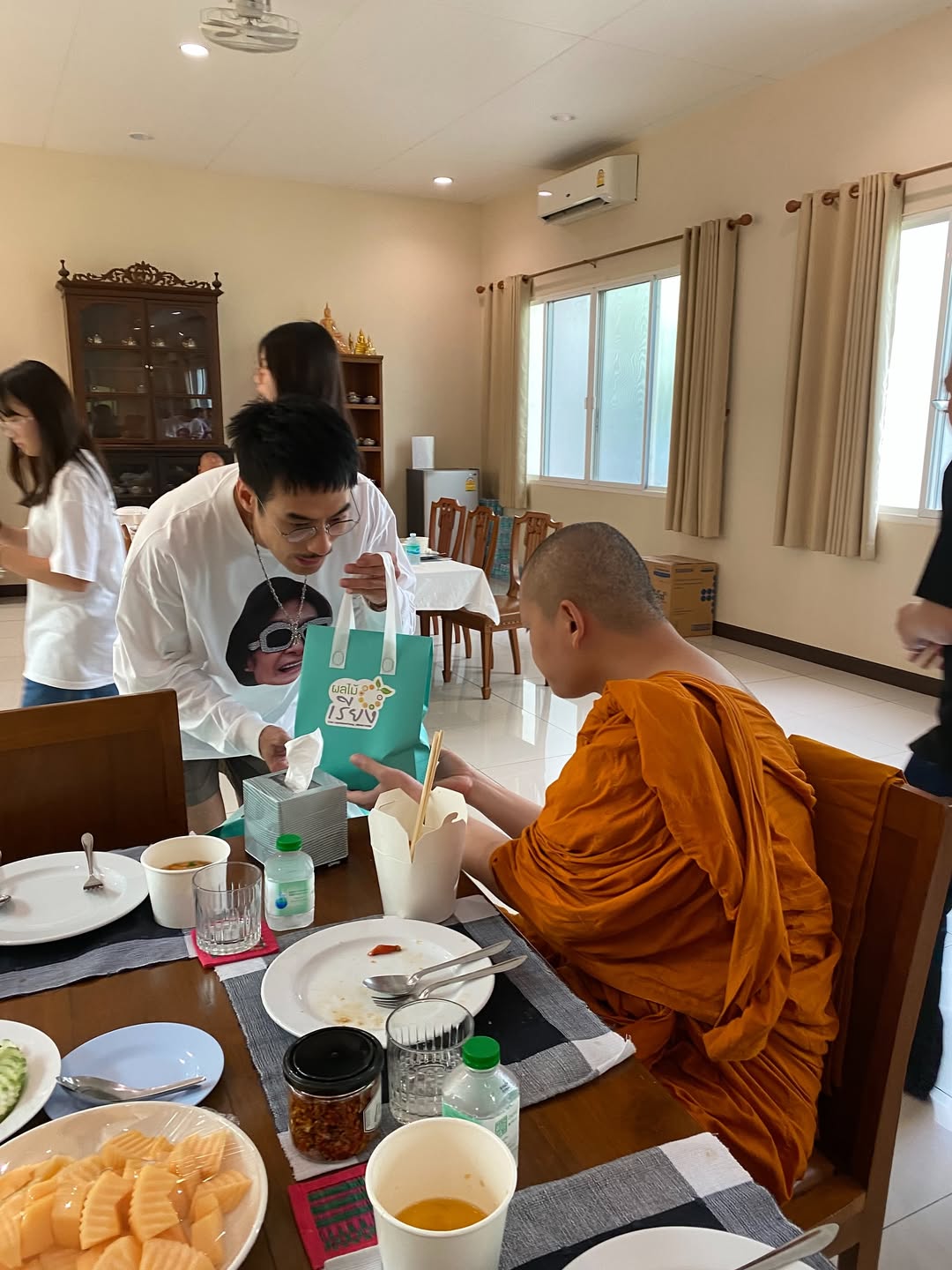 หน่อง - ธนา ฉัตรบริรักษ์