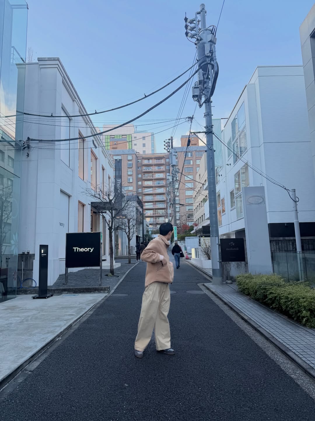 หน่อง - ธนา ฉัตรบริรักษ์